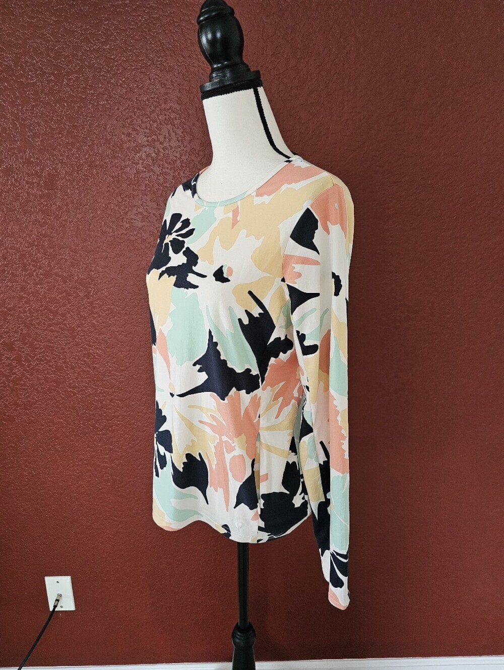 Hang Ten Floral Long-Sleeve Top in Pastel Mint, Peach & Navy - Picture 6 of 10